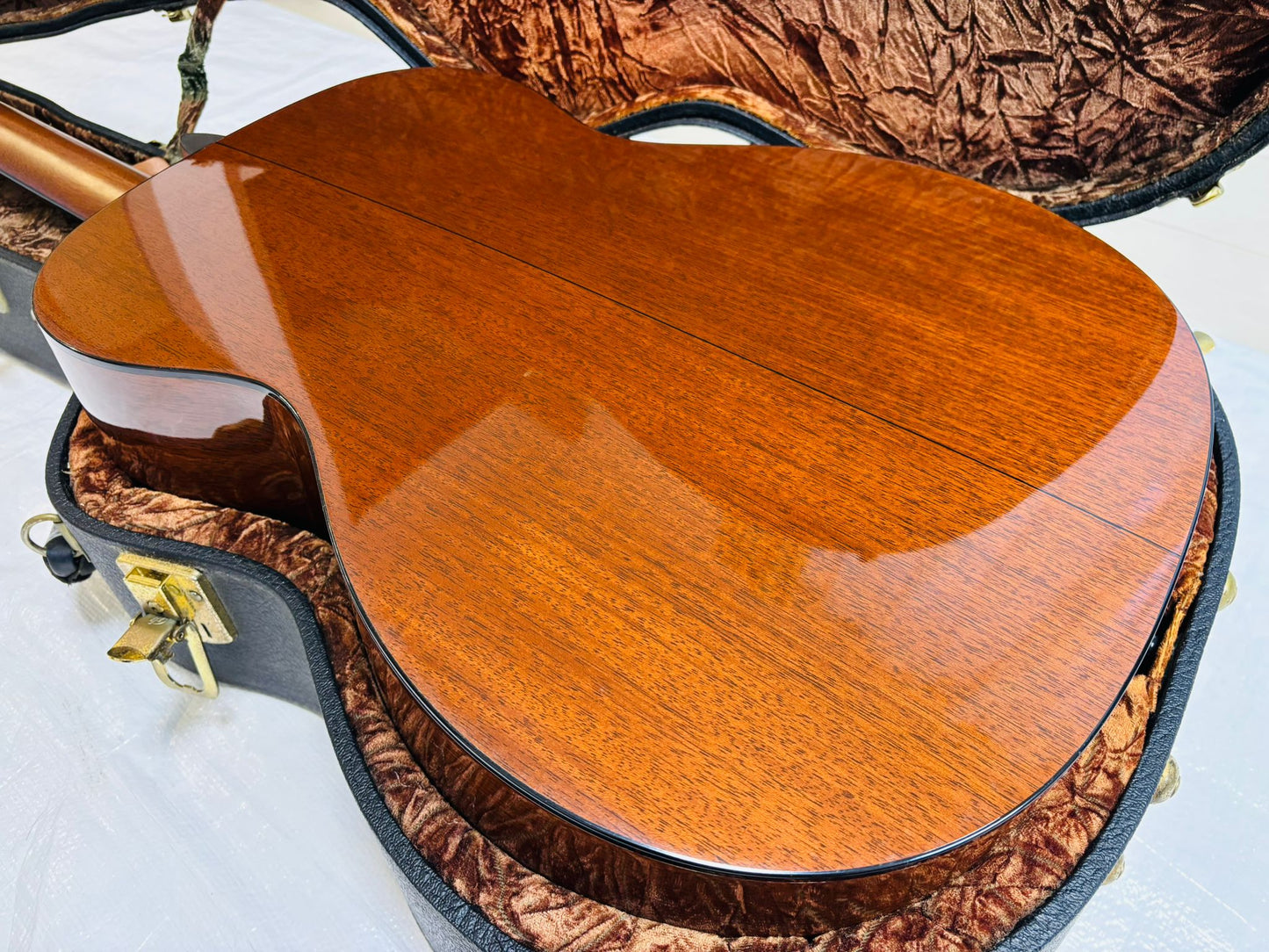 Martin OM-18V (pre-owned) acoustic guitar 2004