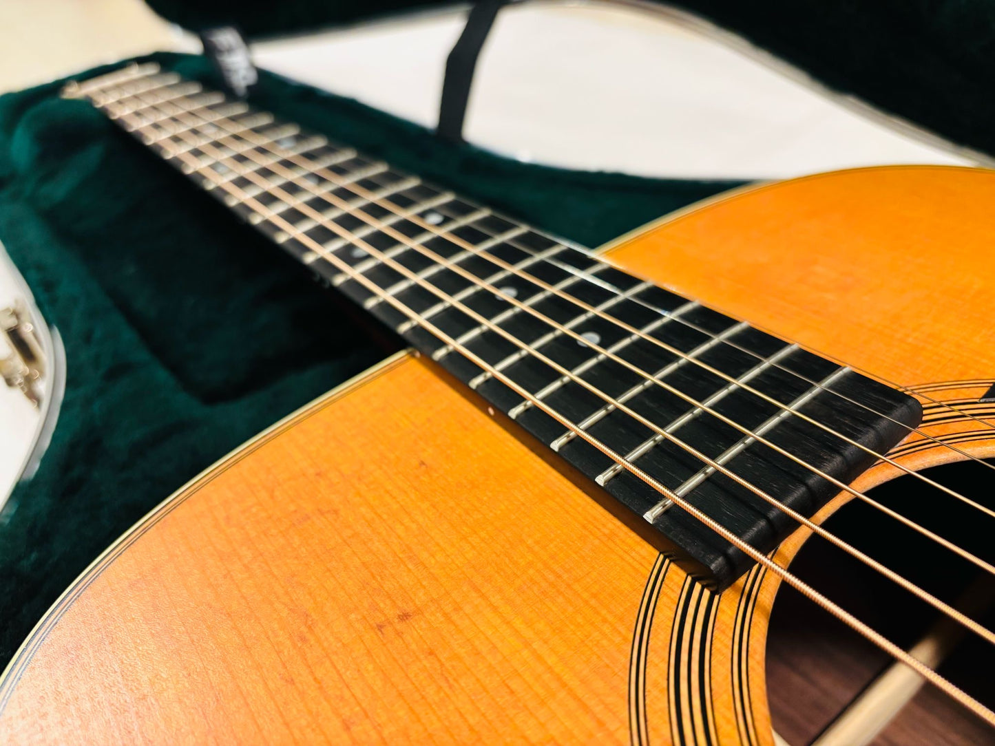 Martin D-28 Street Legend ( Pre-owned) 2024