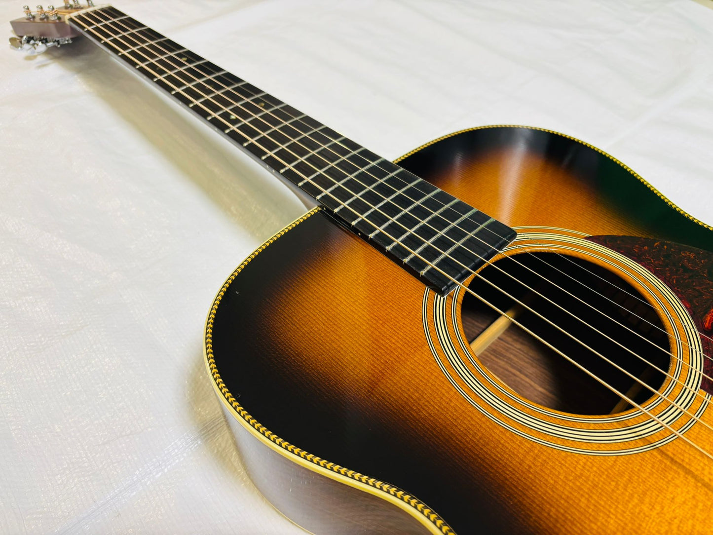 Martin OM-28V Vintage Series Sunburst (Pre-owned) 2000