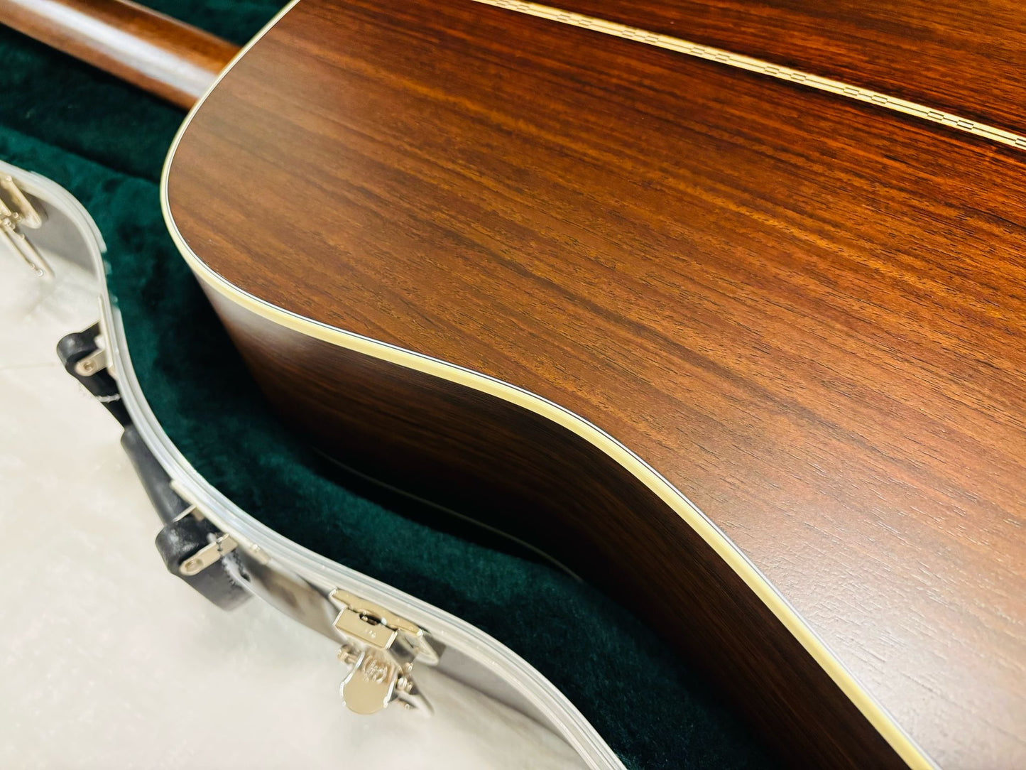 Martin D-28 Street Legend ( Pre-owned) 2024