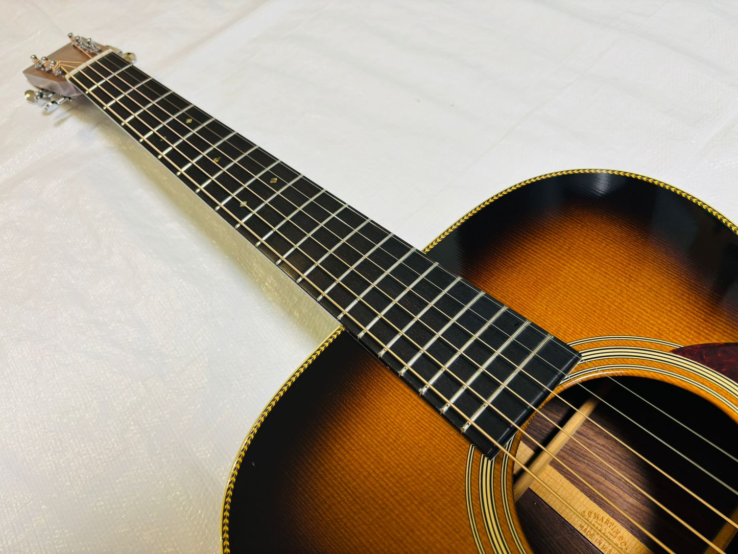 Martin OM-28V Vintage Series Sunburst (Pre-owned) 2000