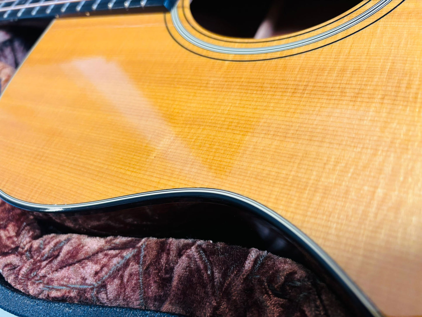 Martin OM-18V (pre-owned) acoustic guitar 2004