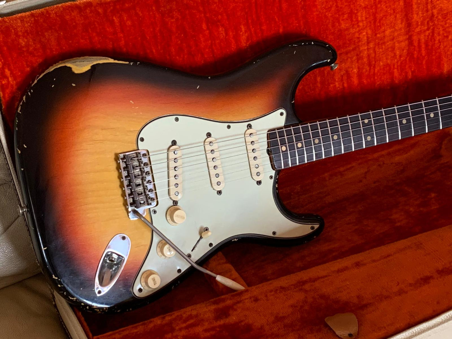 1963 Original Fender Stratocaster (Pre CBS) refinished - White case