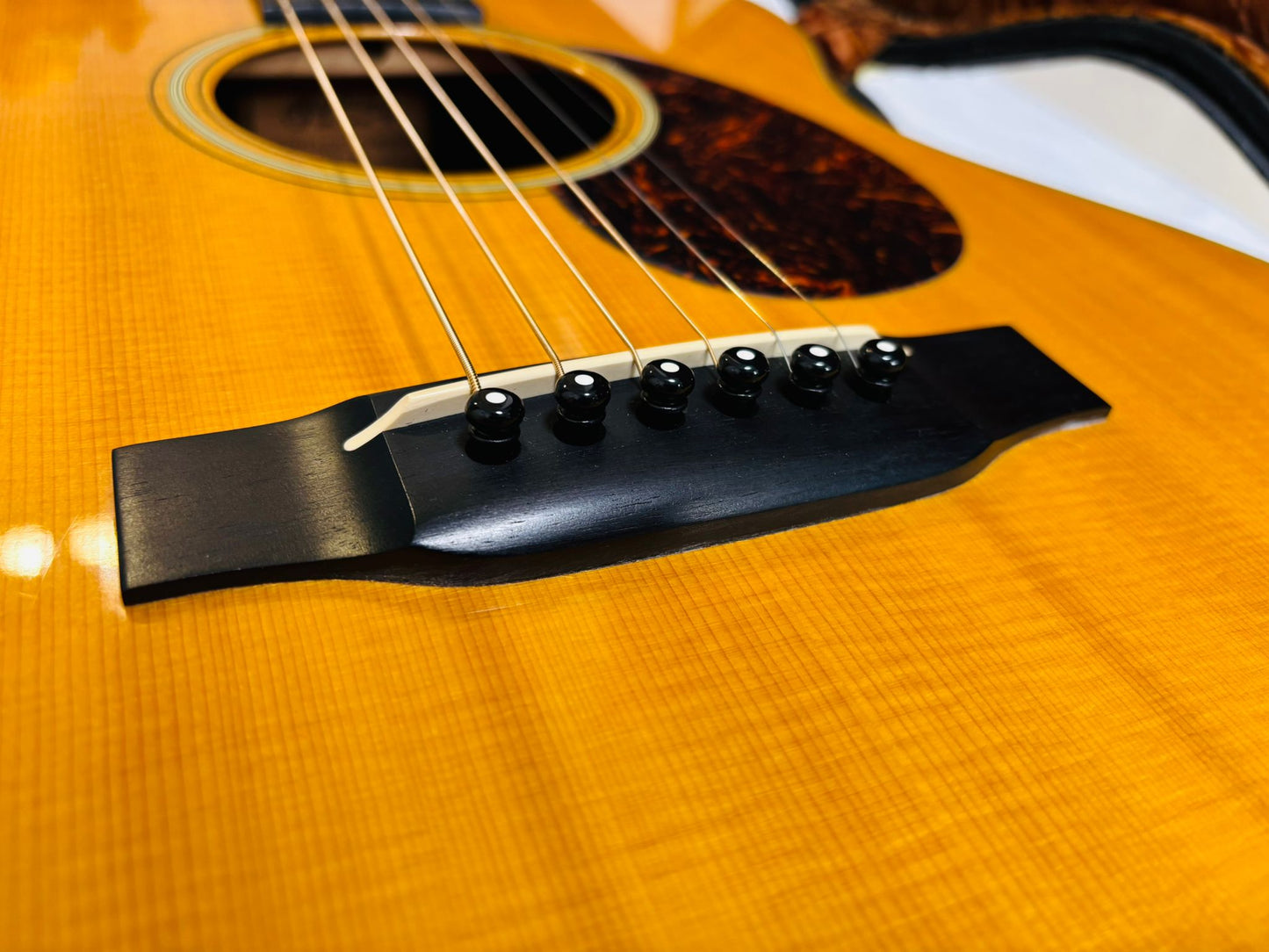 Martin OM-18V (pre-owned) acoustic guitar 2004