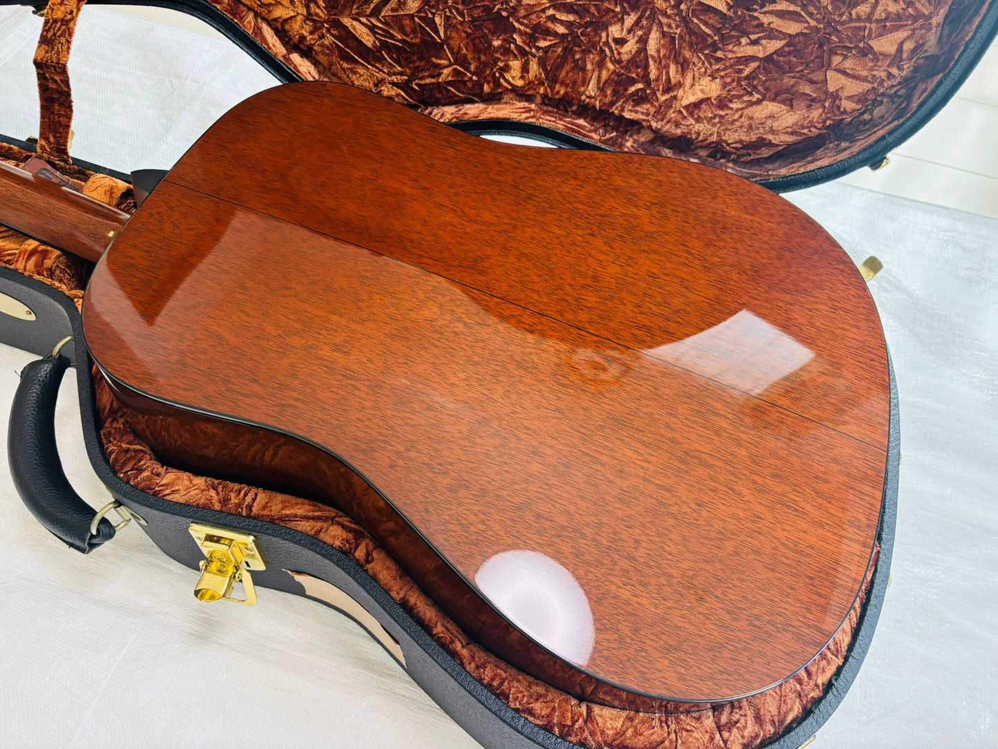 Martin D-18GE Golden Era 2004 – Adirondack & Mahogany Powerhouse