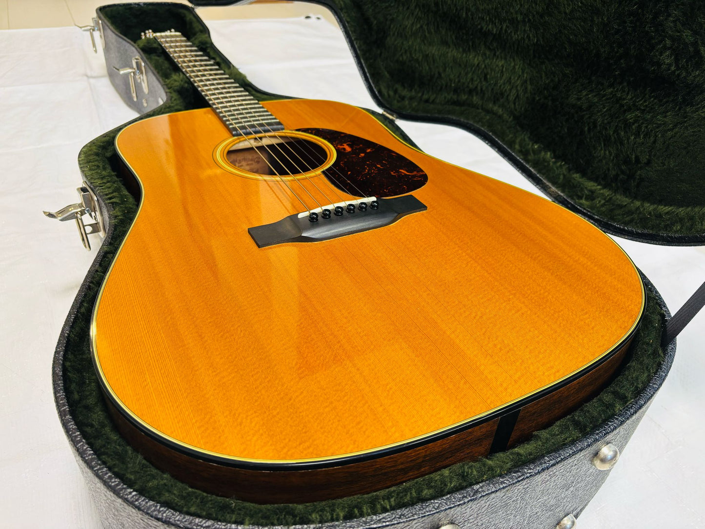 Martin D-18 custom shop acoustic guitar (Pre-owned) 2018
