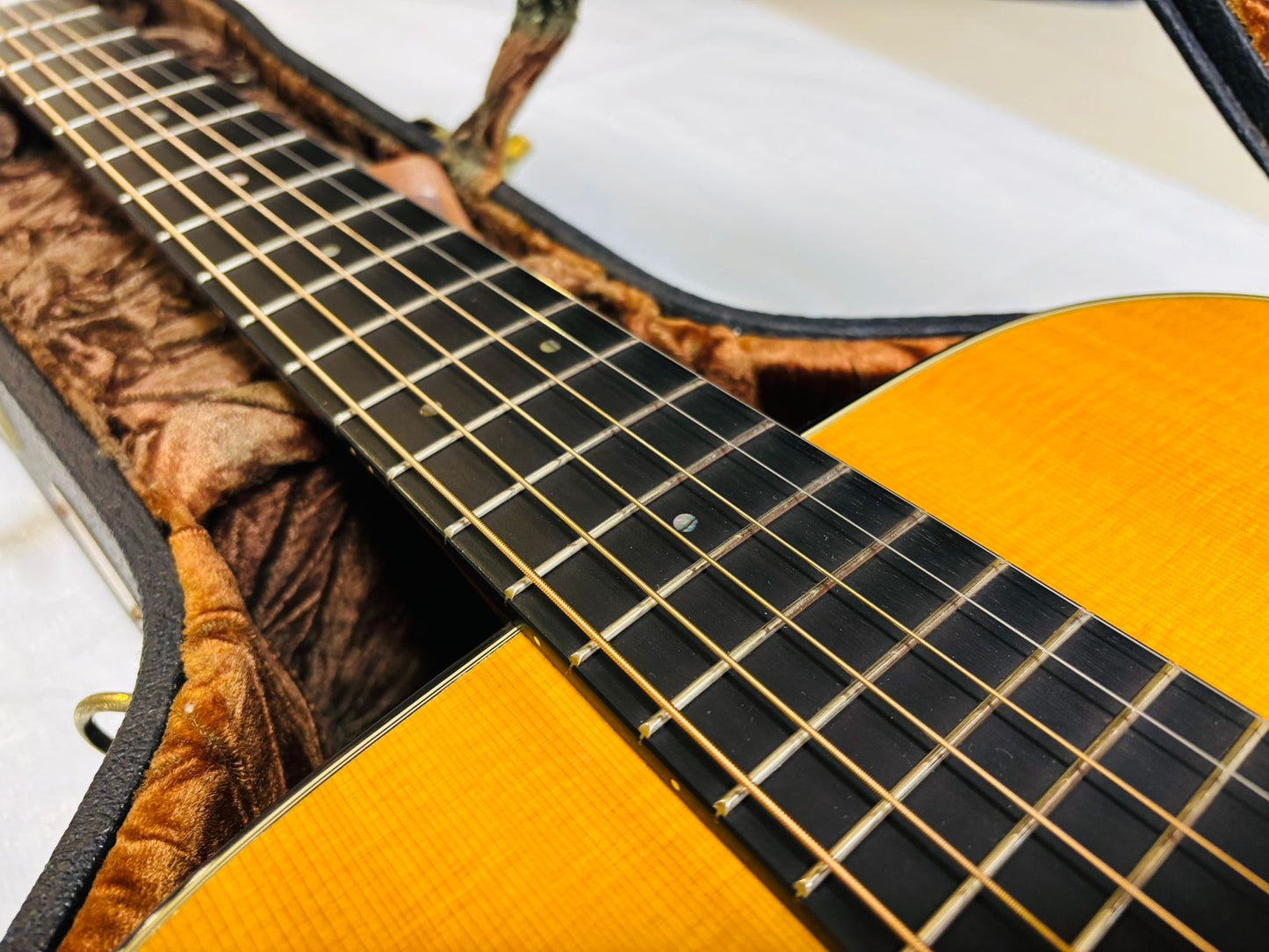 Martin OM-18V (pre-owned) acoustic guitar 2004