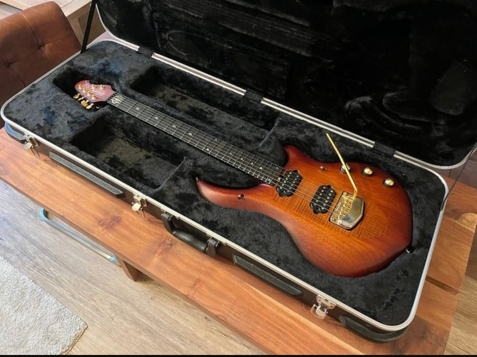 Music Man Artisan Majesty Marrone (Pre-owned)