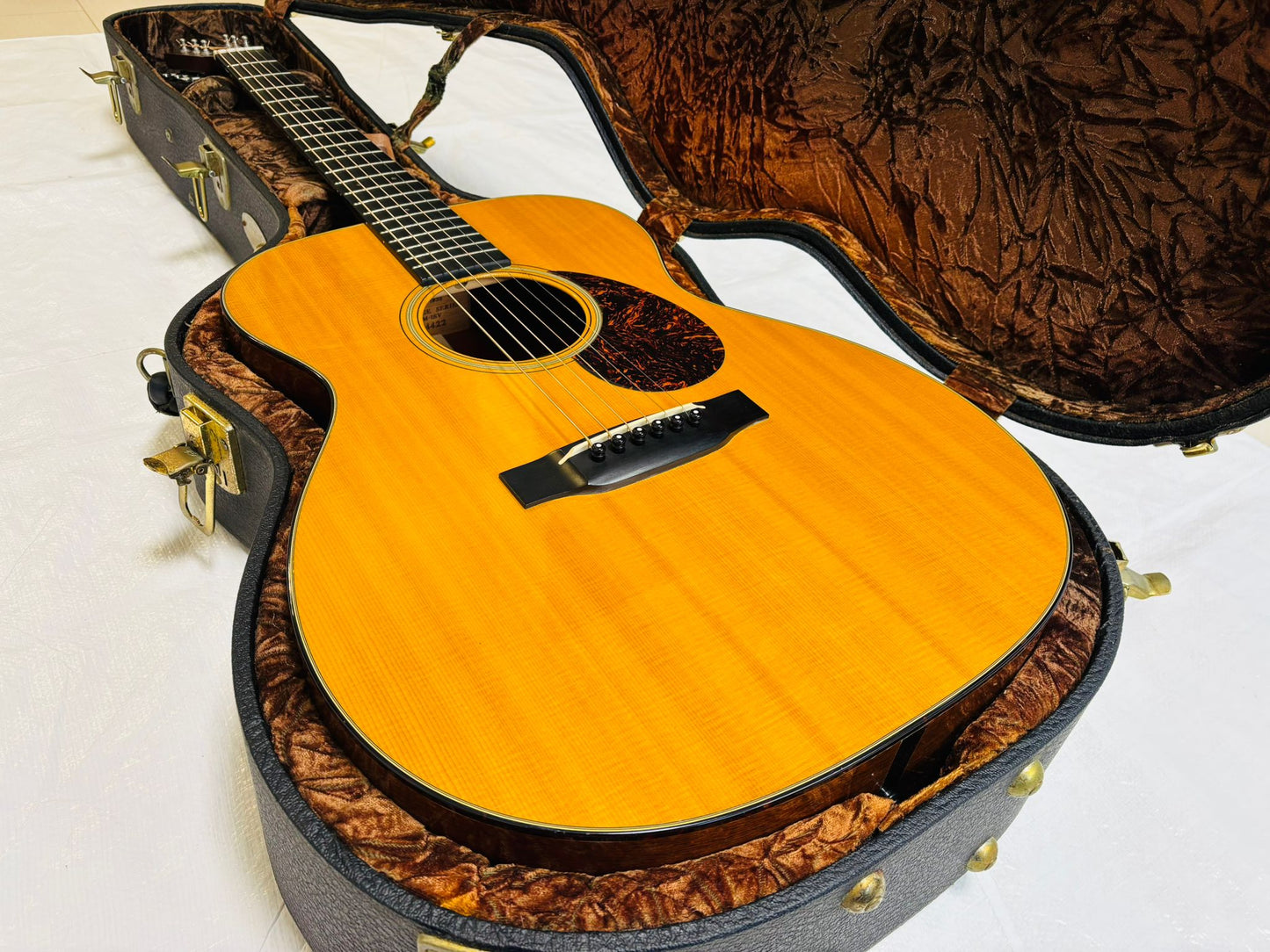 Martin OM-18V (pre-owned) acoustic guitar 2004