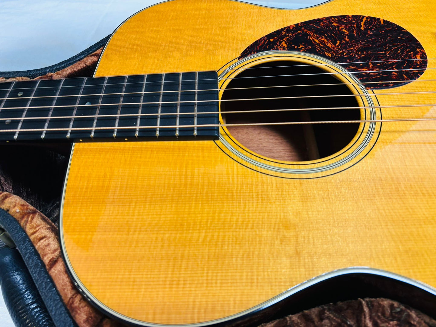 Martin OM-18V (pre-owned) acoustic guitar 2004