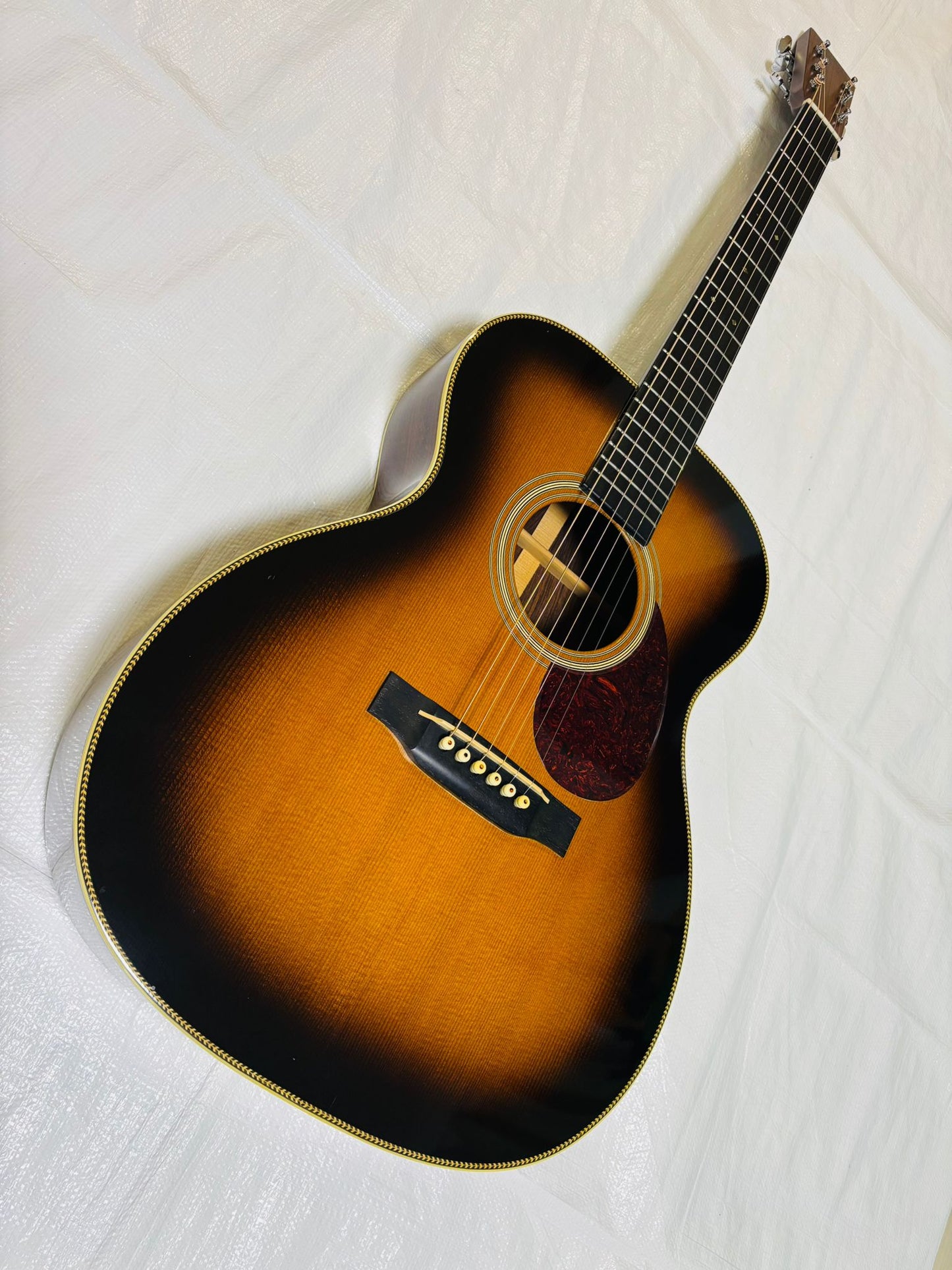 Martin OM-28V Vintage Series Sunburst (Pre-owned) 2000