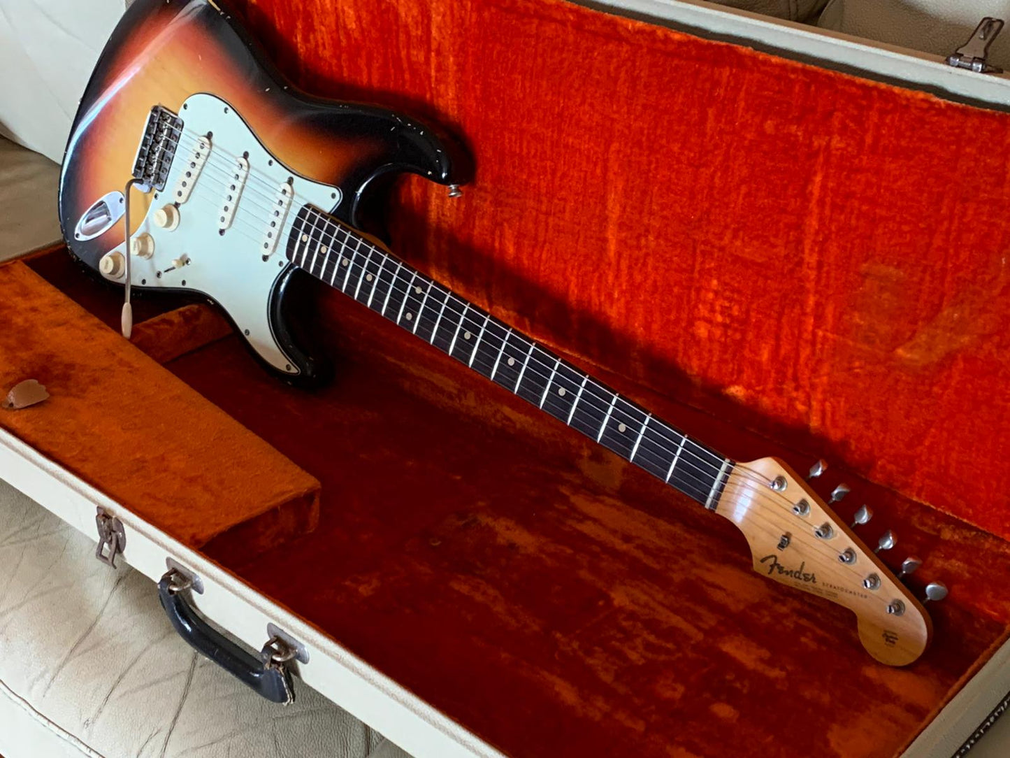 1963 Original Fender Stratocaster (Pre CBS) refinished - White case
