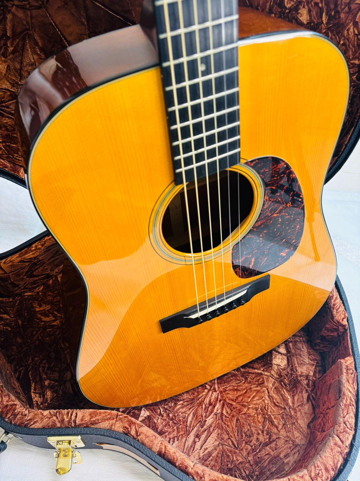 Martin D-18GE Golden Era 2004 – Adirondack & Mahogany Powerhouse
