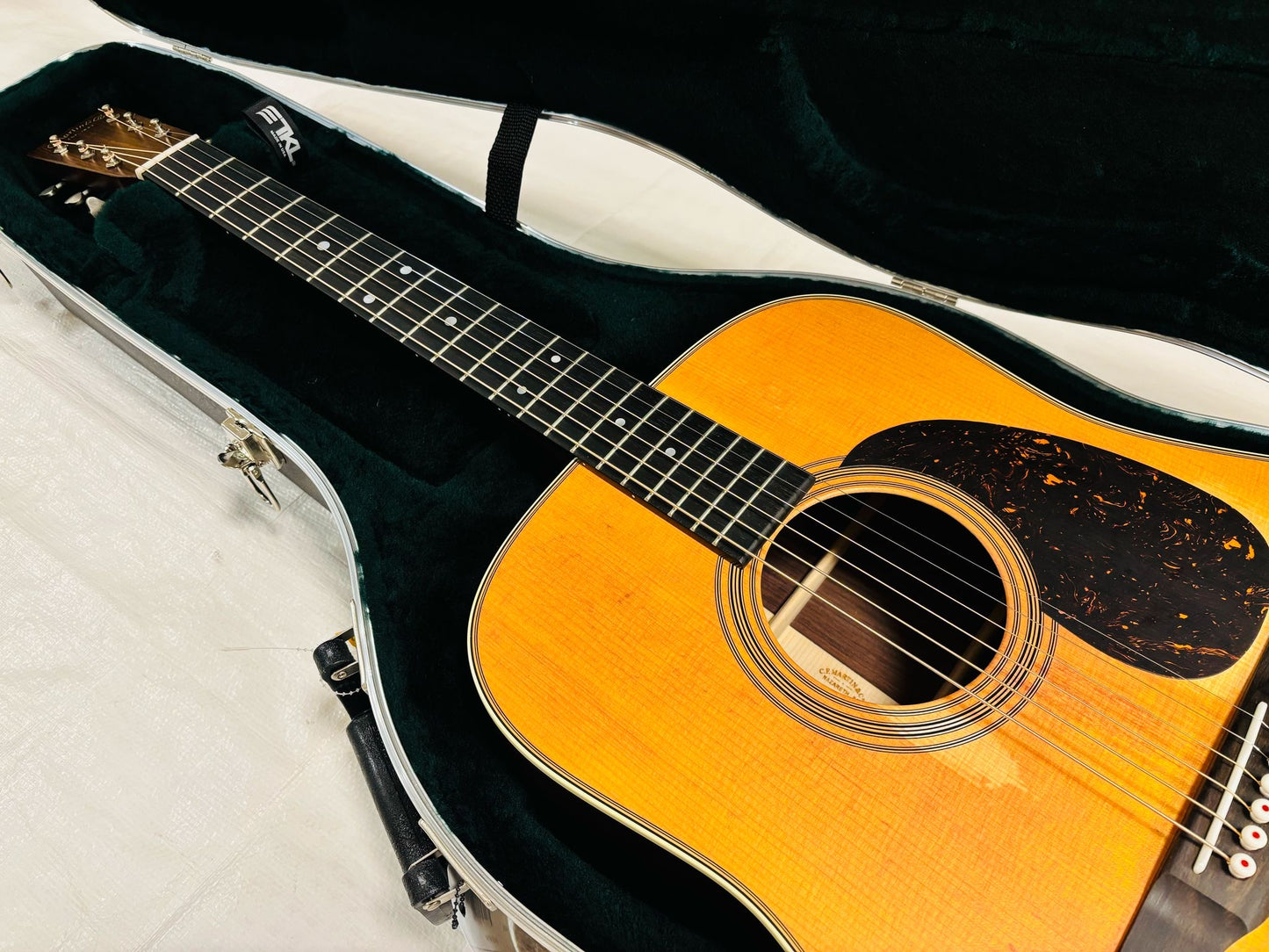 Martin D-28 Street Legend ( Pre-owned) 2024