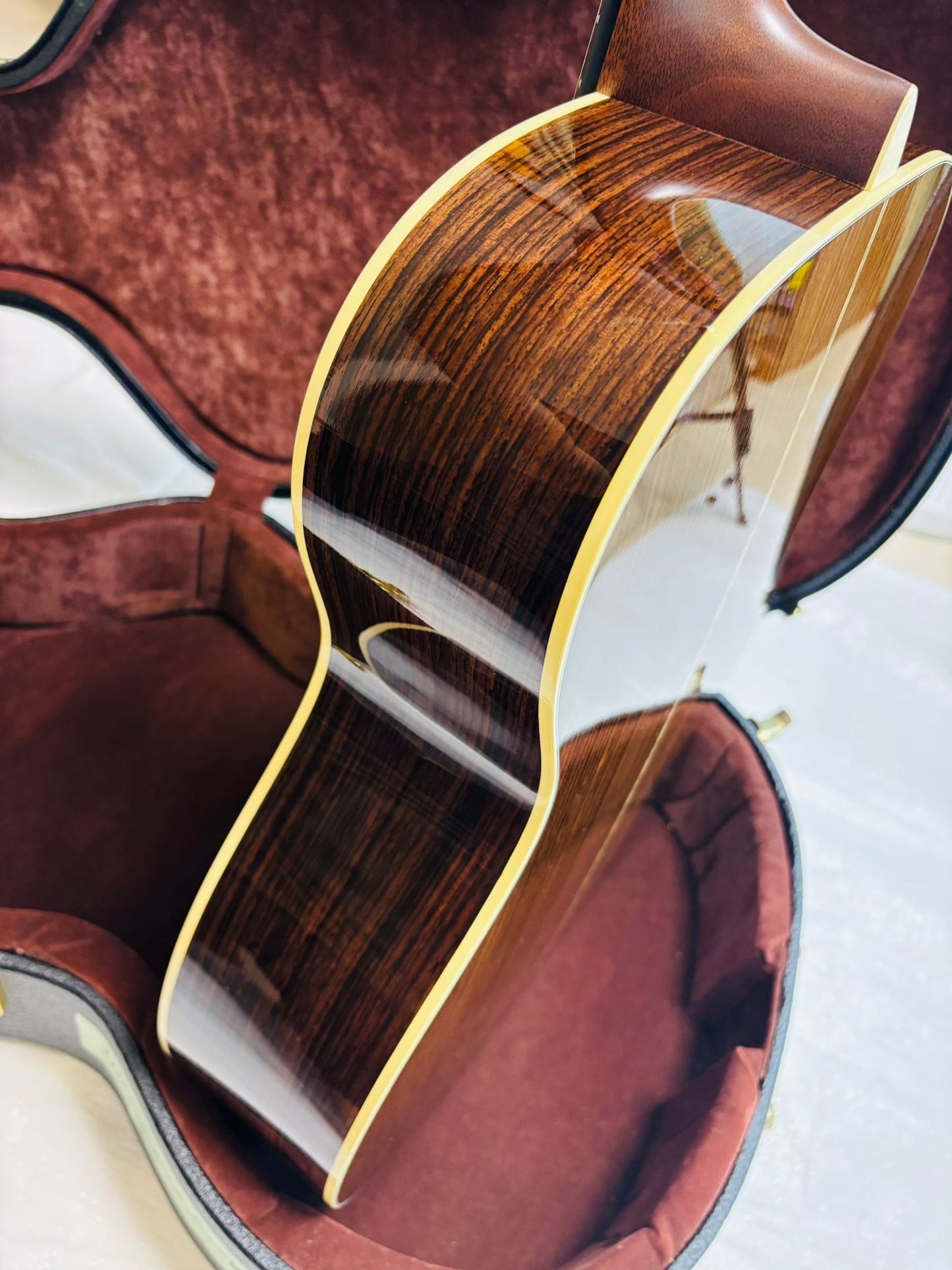 Martin 000-28 Sunburst (Pre-owned) 2023
