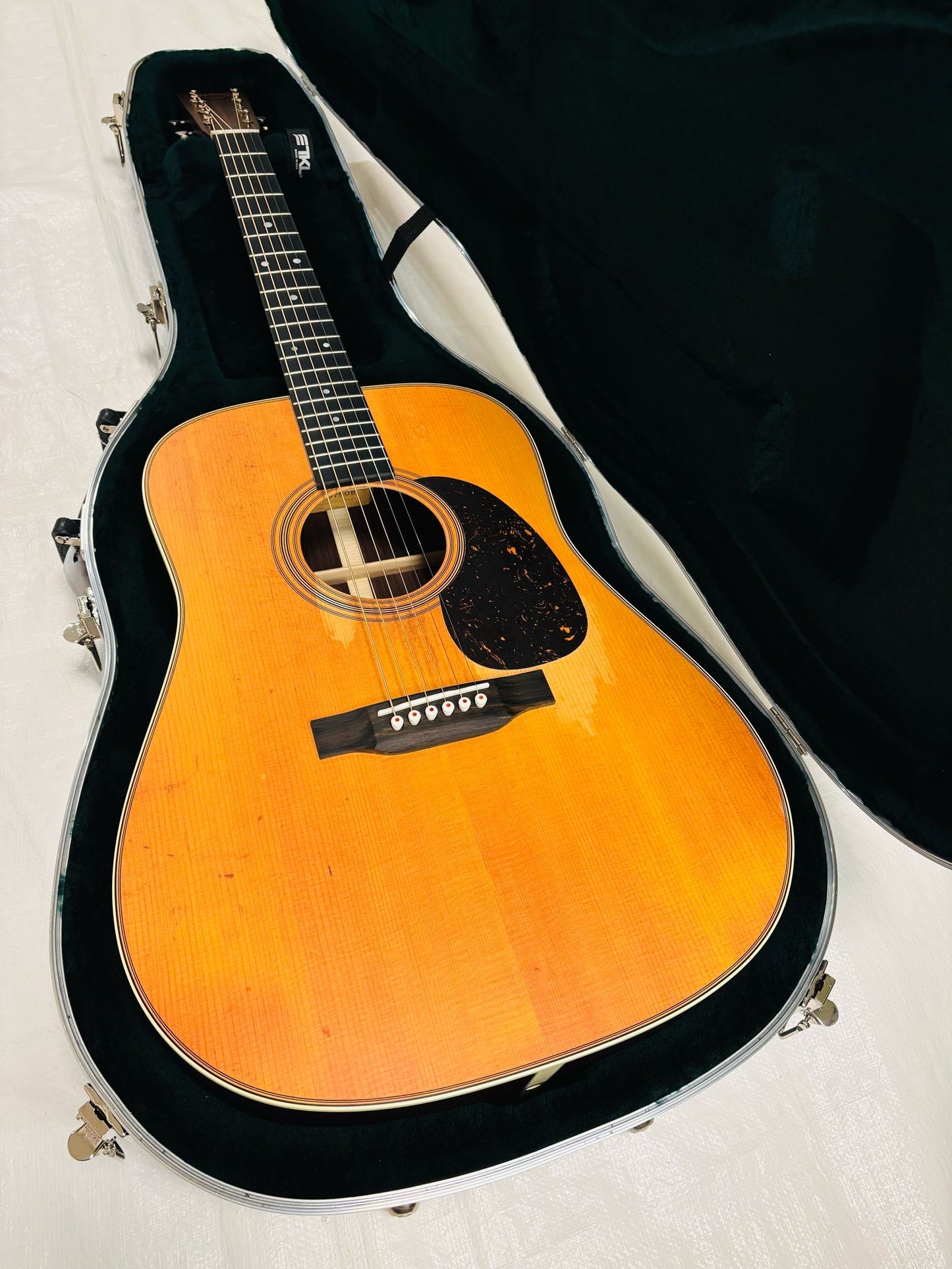 Martin D-28 Street Legend ( Pre-owned) 2024