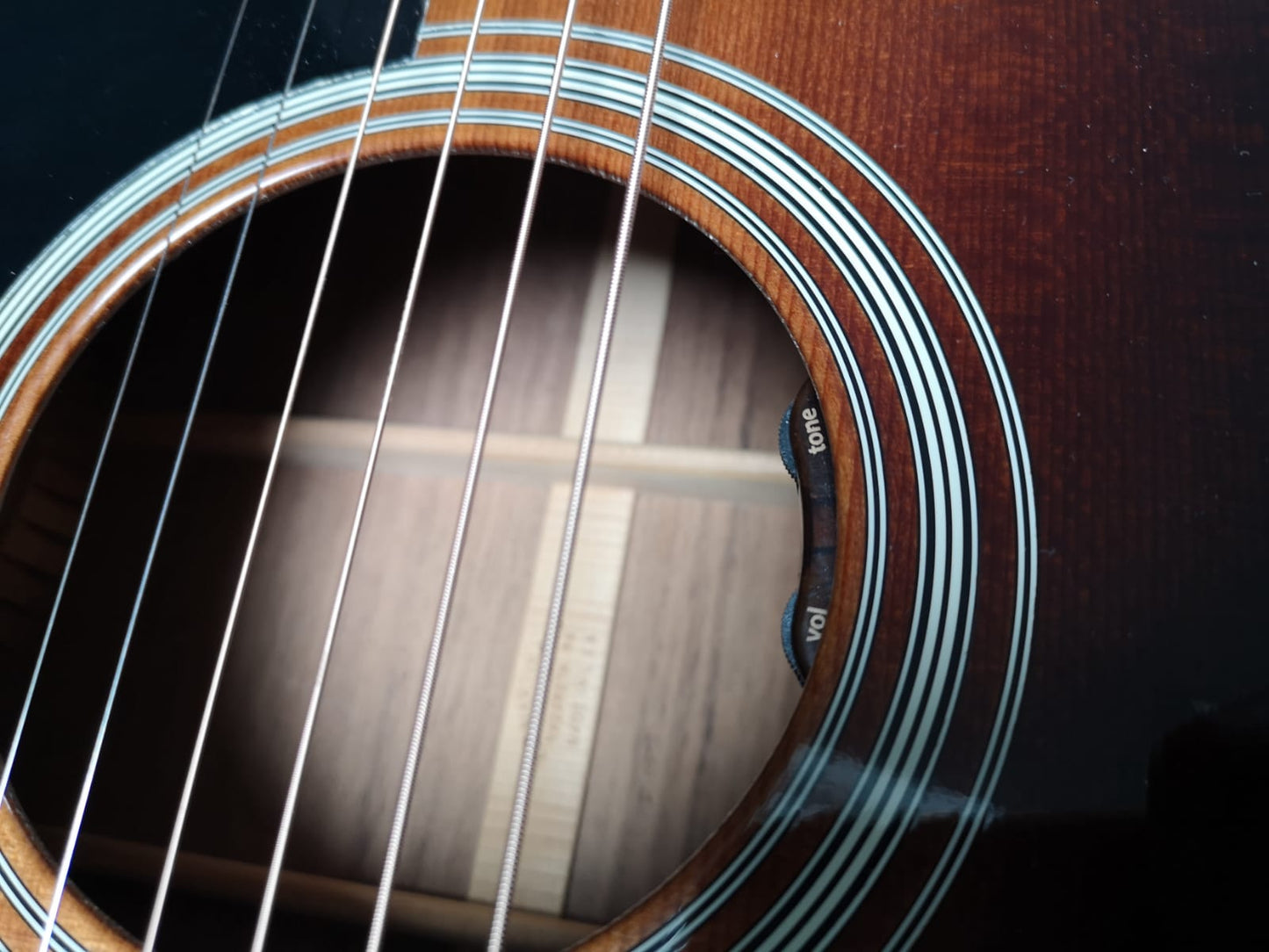 Martin OM-21 Sunburst (Pre-owned) 2010 LR Baggs
