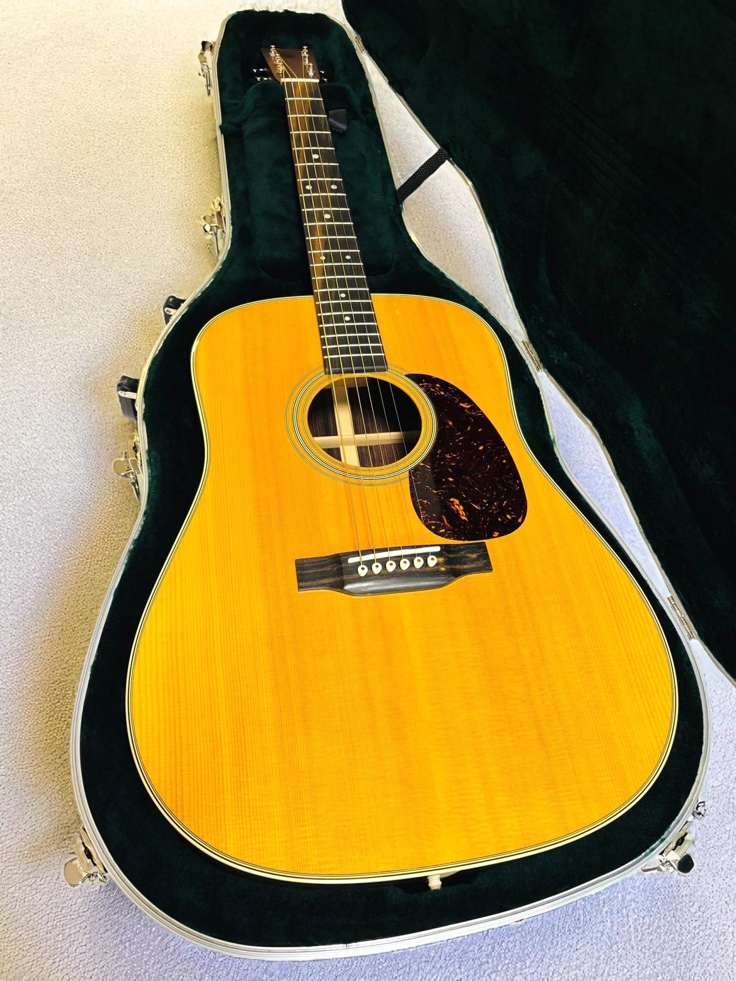 Martin D-28 (Pre-owned) 2022