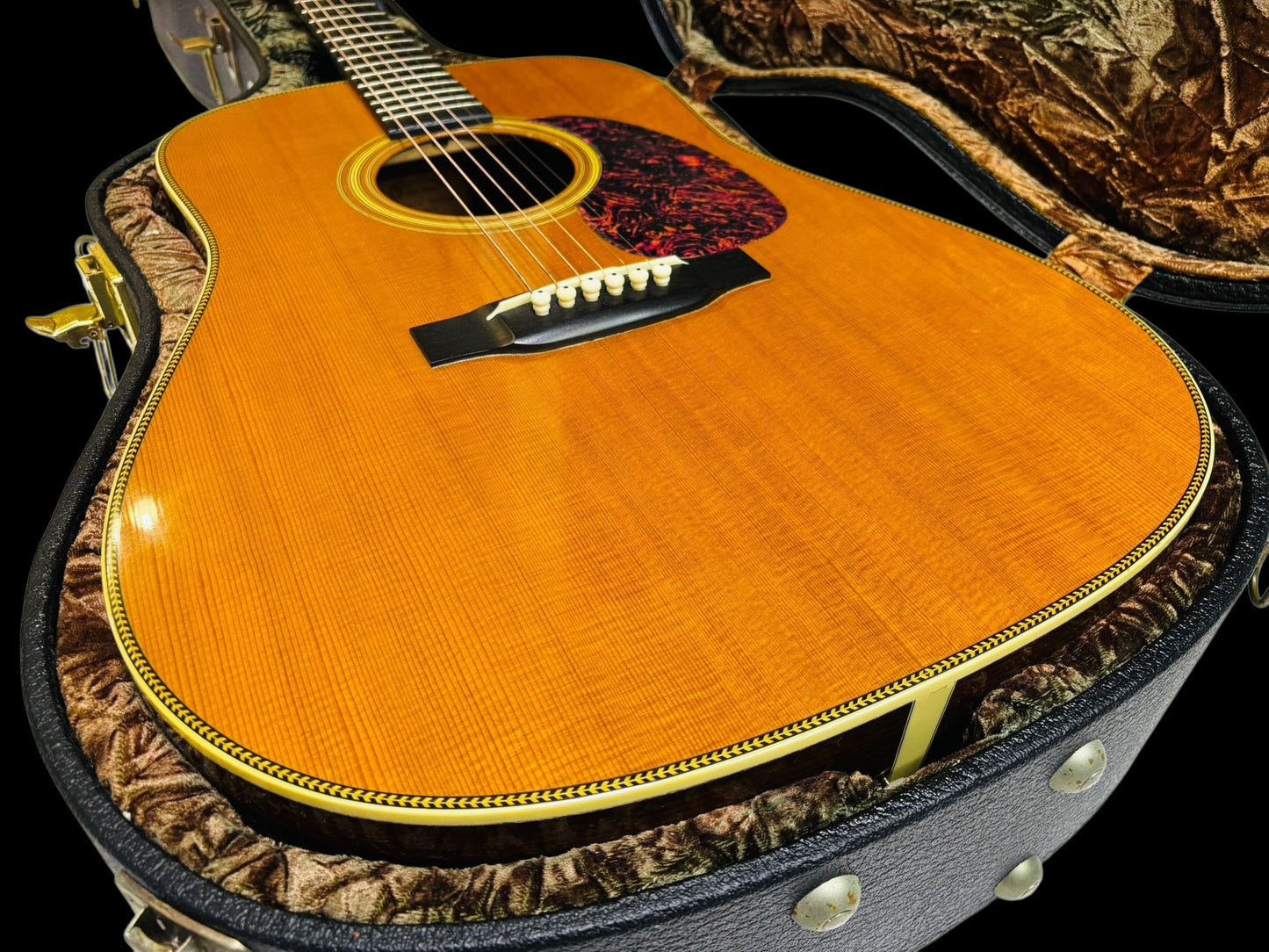 Martin HD-28V (Pre-owned) vintage series with pickup 2008