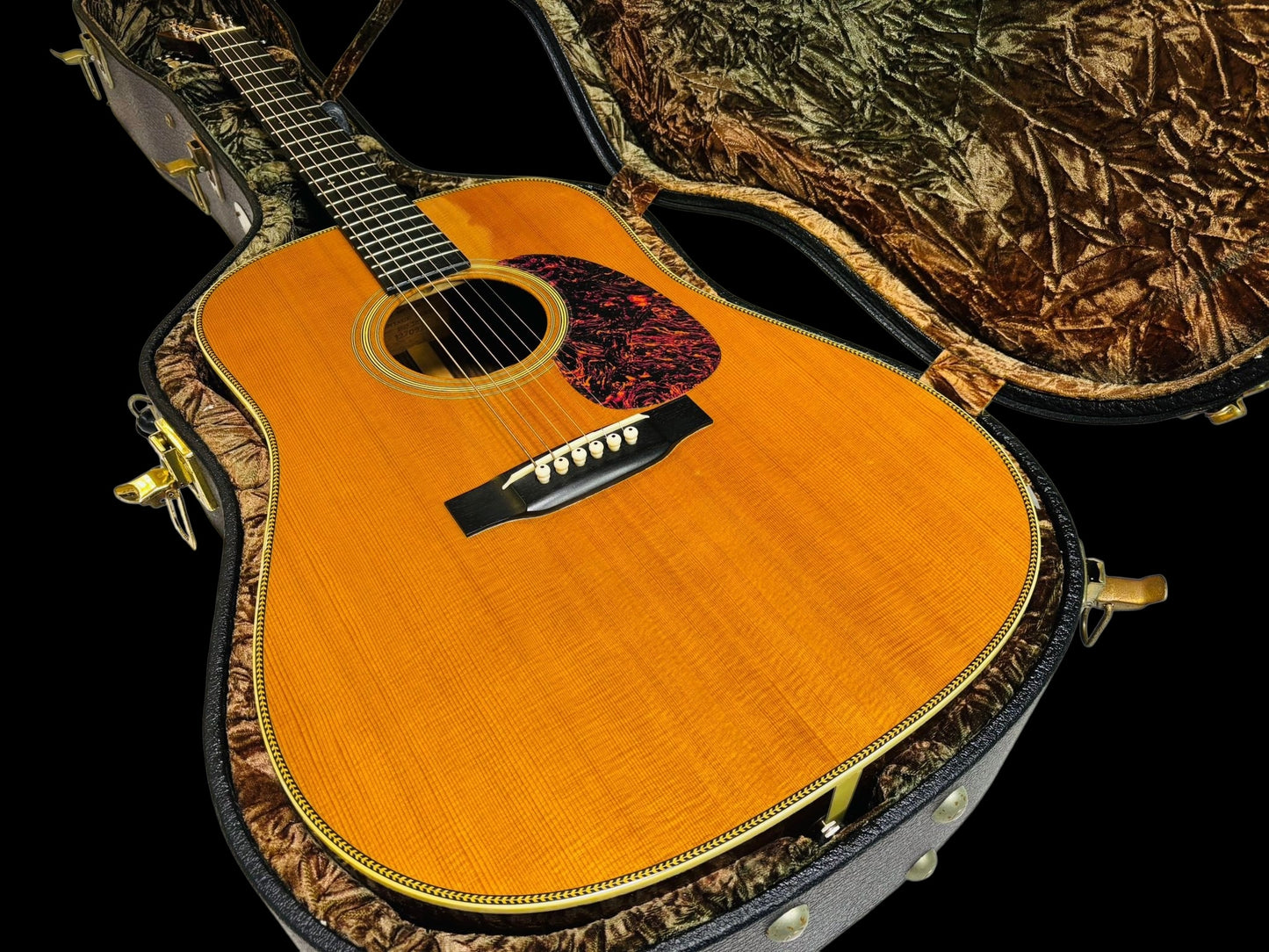 Martin HD-28V (Pre-owned) vintage series with pickup 2008