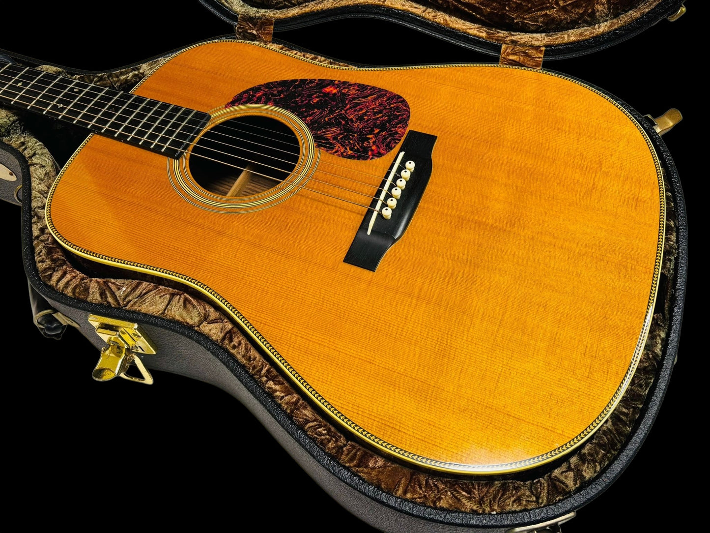 Martin HD-28V (Pre-owned) vintage series with pickup 2008