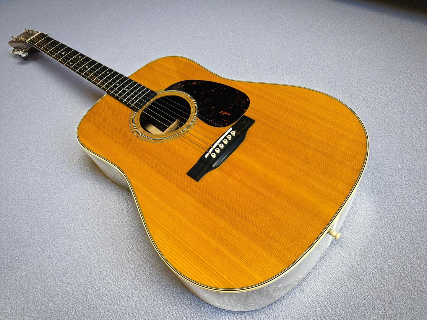 Martin D-28 (Pre-owned) 2022