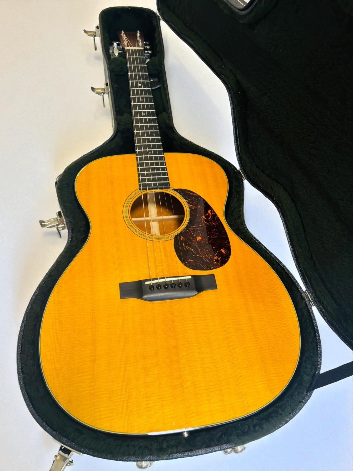 Martin 000-18 (pre-owned) reimagined 2014 with Fishman
