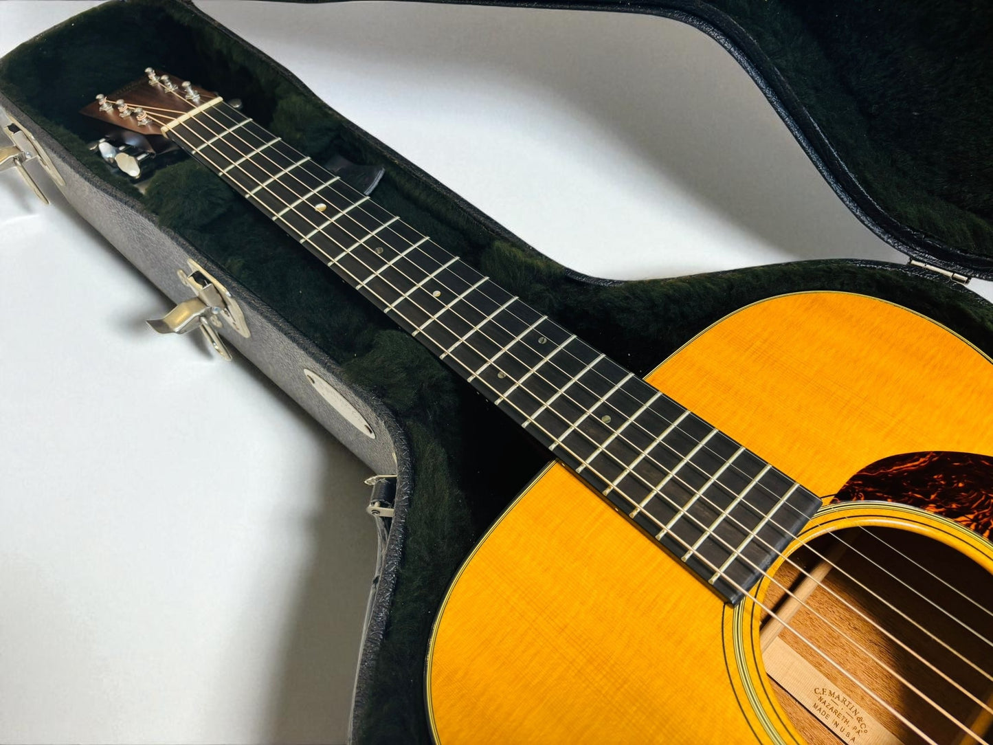 Martin 000-18 (pre-owned) reimagined 2014 with Fishman