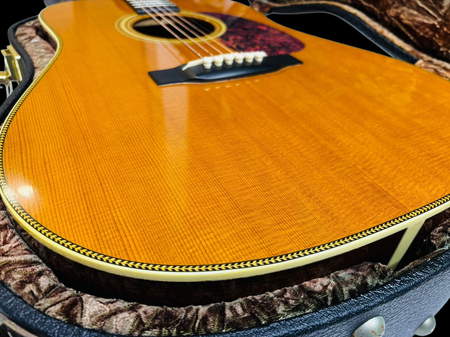 Martin HD-28V (Pre-owned) vintage series with pickup 2008