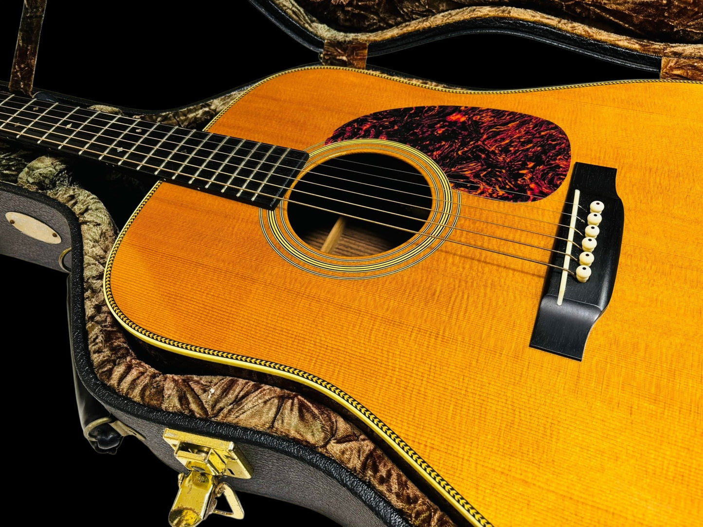 Martin HD-28V (Pre-owned) vintage series with pickup 2008