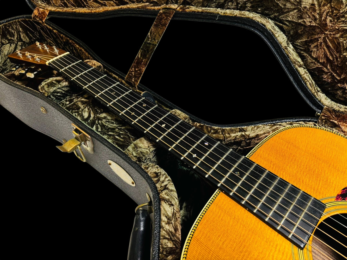 Martin HD-28V (Pre-owned) vintage series with pickup 2008