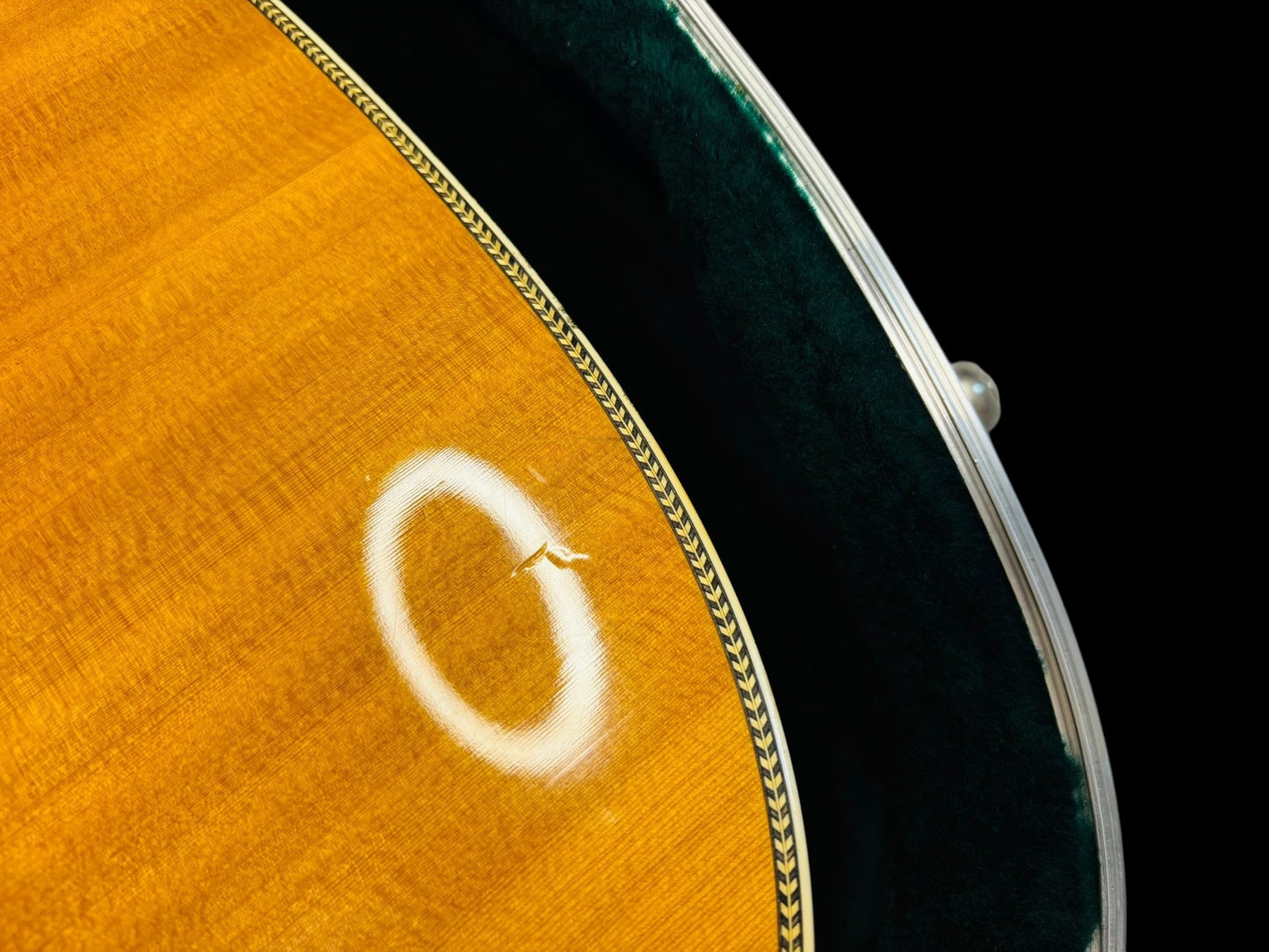 Martin HD-28 (Pre-owned) 2015 LR Baggs Lyrics