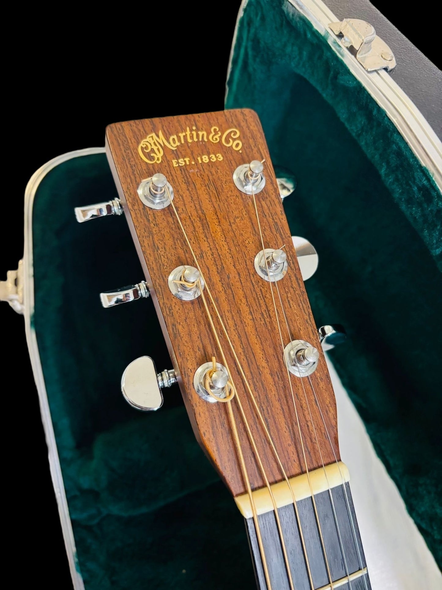 Martin HD-28 (Pre-owned) 2015 LR Baggs Lyrics