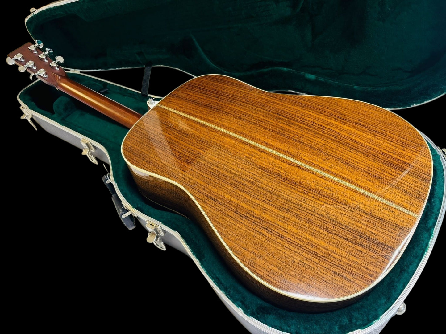 Martin HD-28 (Pre-owned) 2015 LR Baggs Lyrics