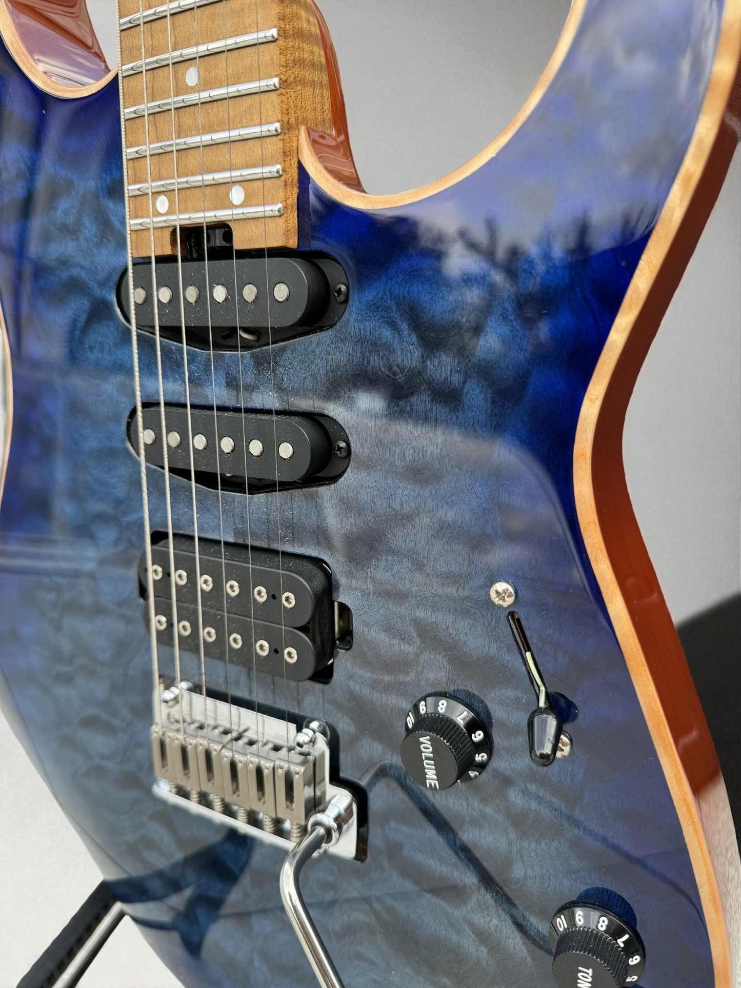 Charvel USA Select DK24 HSS 2PT CM QM - Blue Burst (Pre-owned)