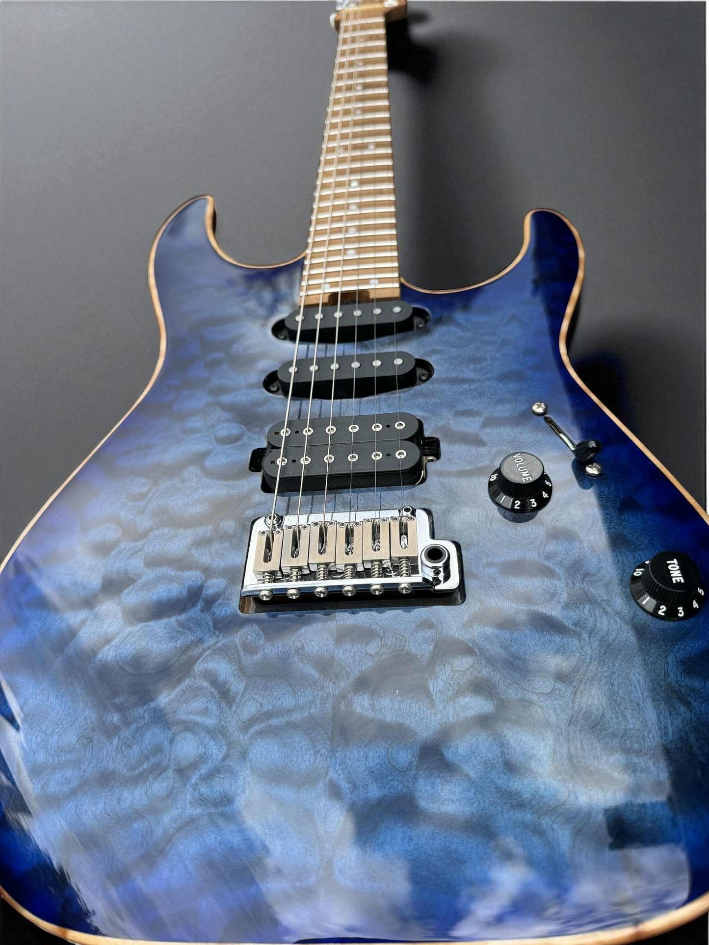 Charvel USA Select DK24 HSS 2PT CM QM - Blue Burst (Pre-owned)