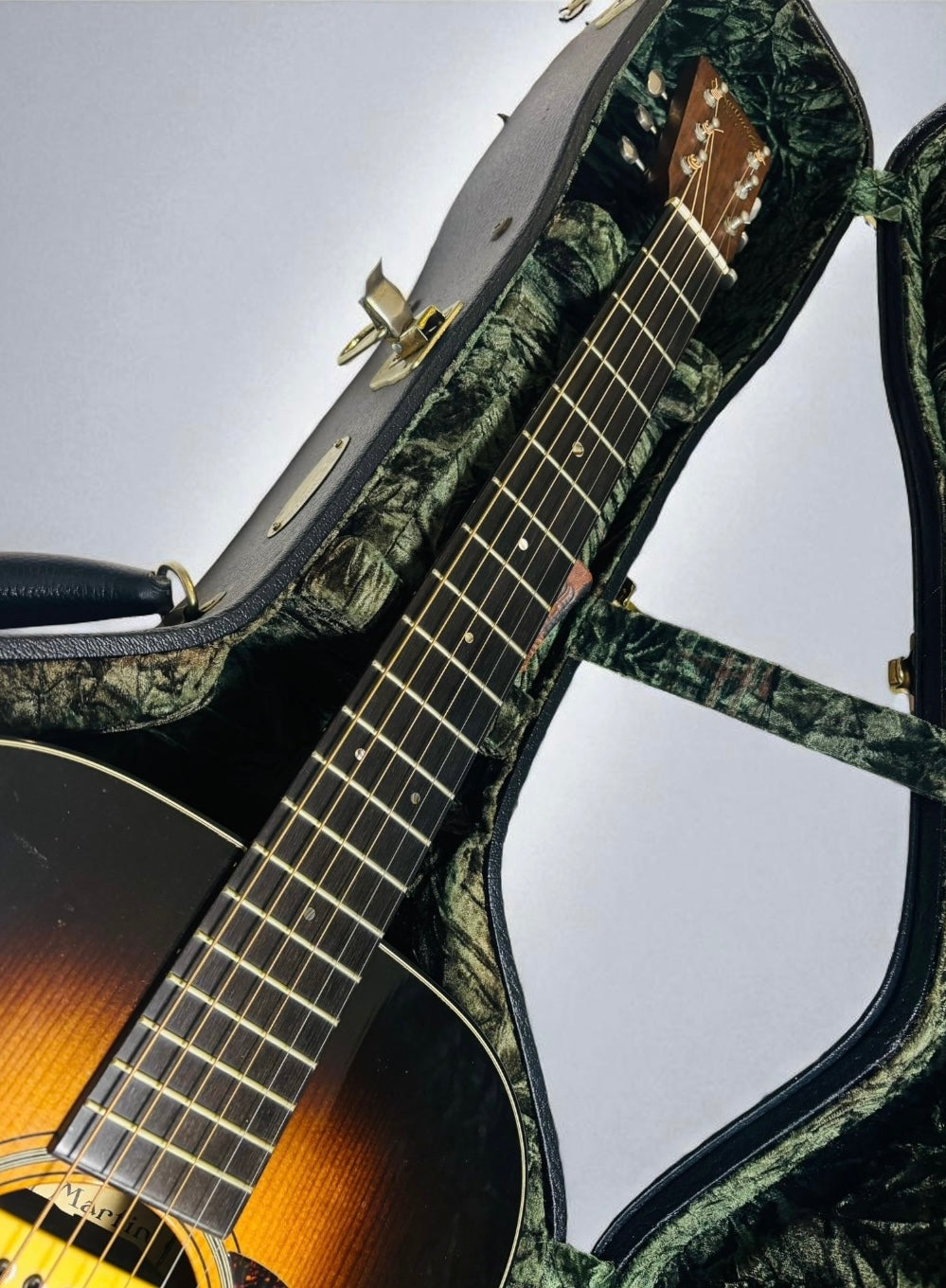 Martin D-18GE 2004 Sunburst – Golden Era with LR Baggs Pickup