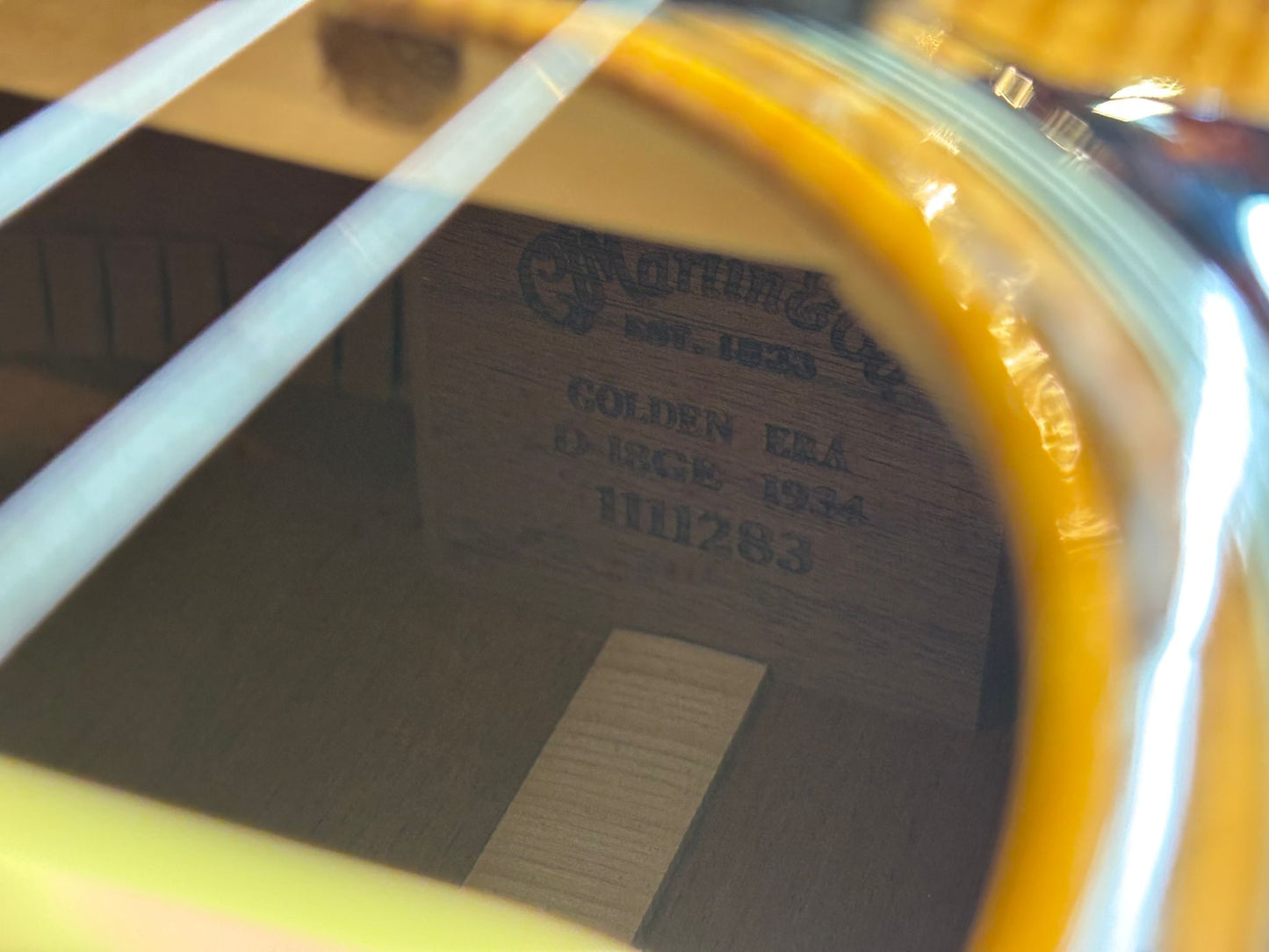Martin D-18GE 2004 Sunburst – Golden Era with LR Baggs Pickup