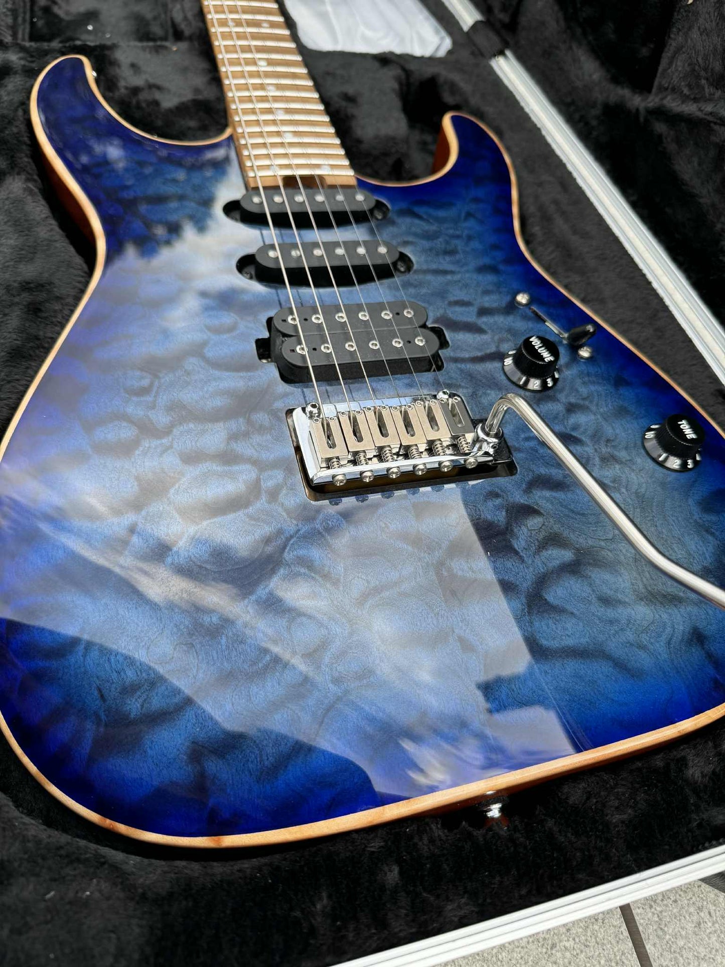 Charvel USA Select DK24 HSS 2PT CM QM - Blue Burst (Pre-owned)