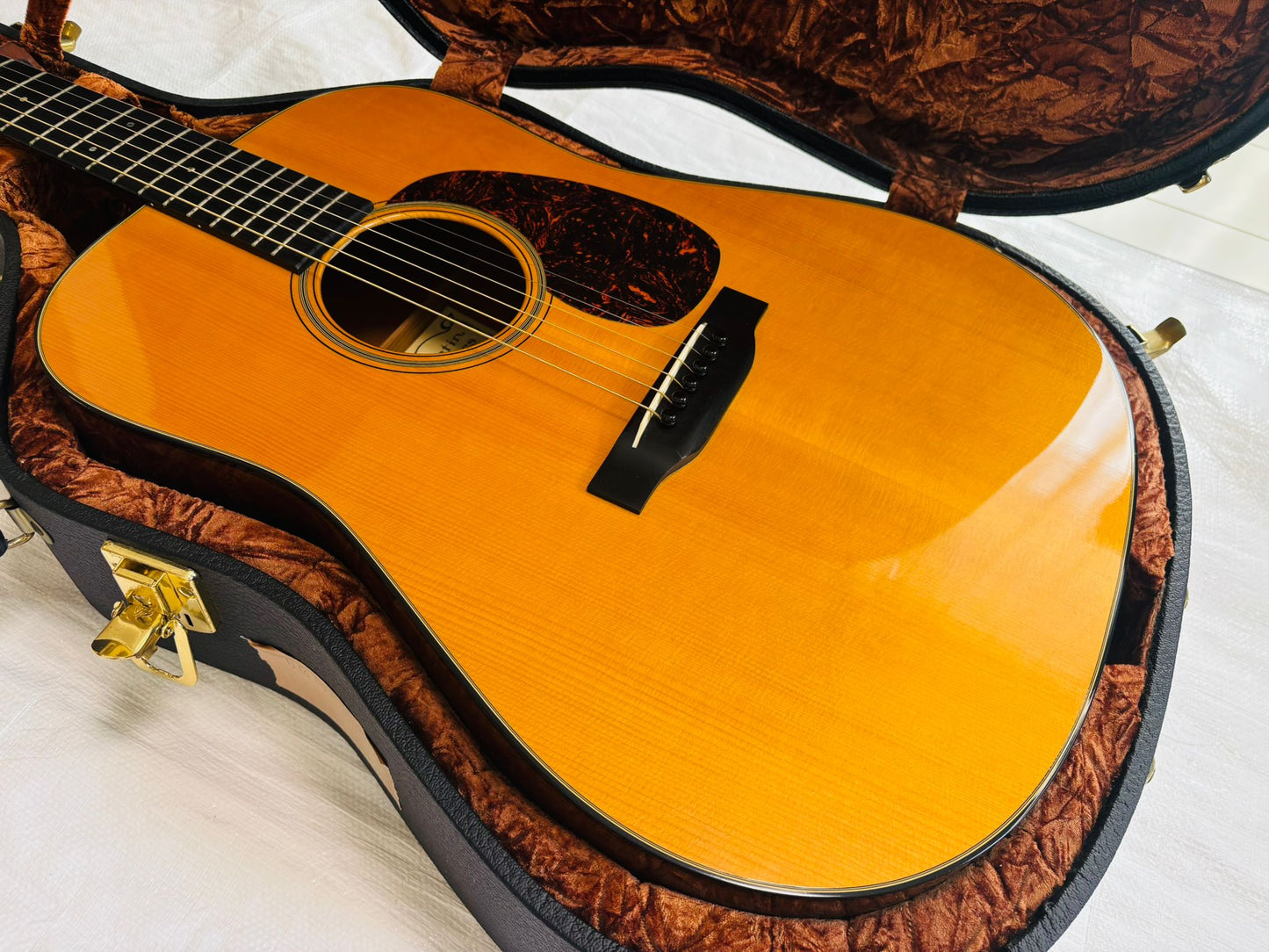 Martin D-18GE Golden Era 2004 – Adirondack & Mahogany Powerhouse