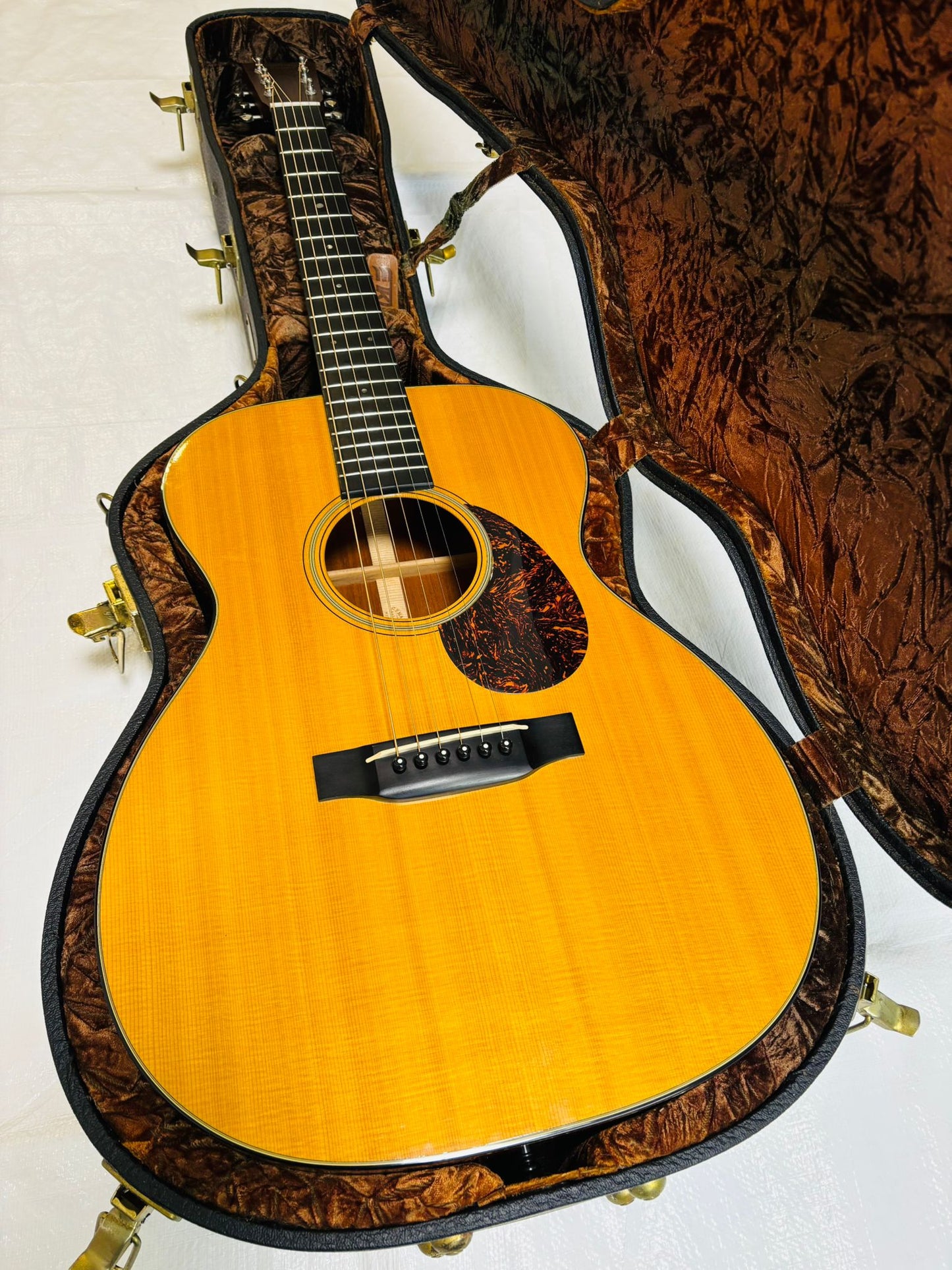 Martin OM-18V (pre-owned) acoustic guitar 2004