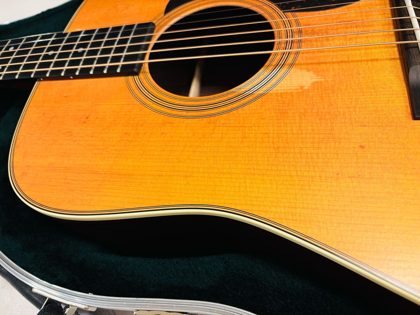 Martin D-28 Street Legend ( Pre-owned) 2024