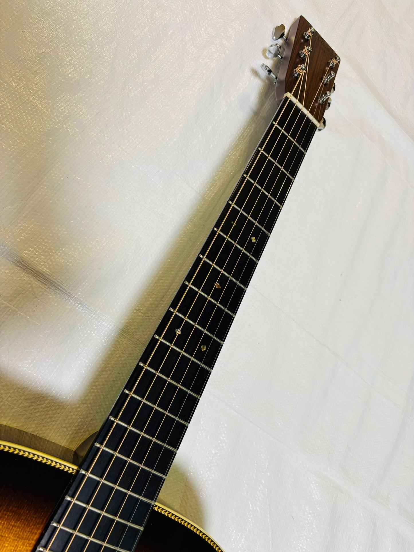 Martin OM-28V Vintage Series Sunburst (Pre-owned) 2000