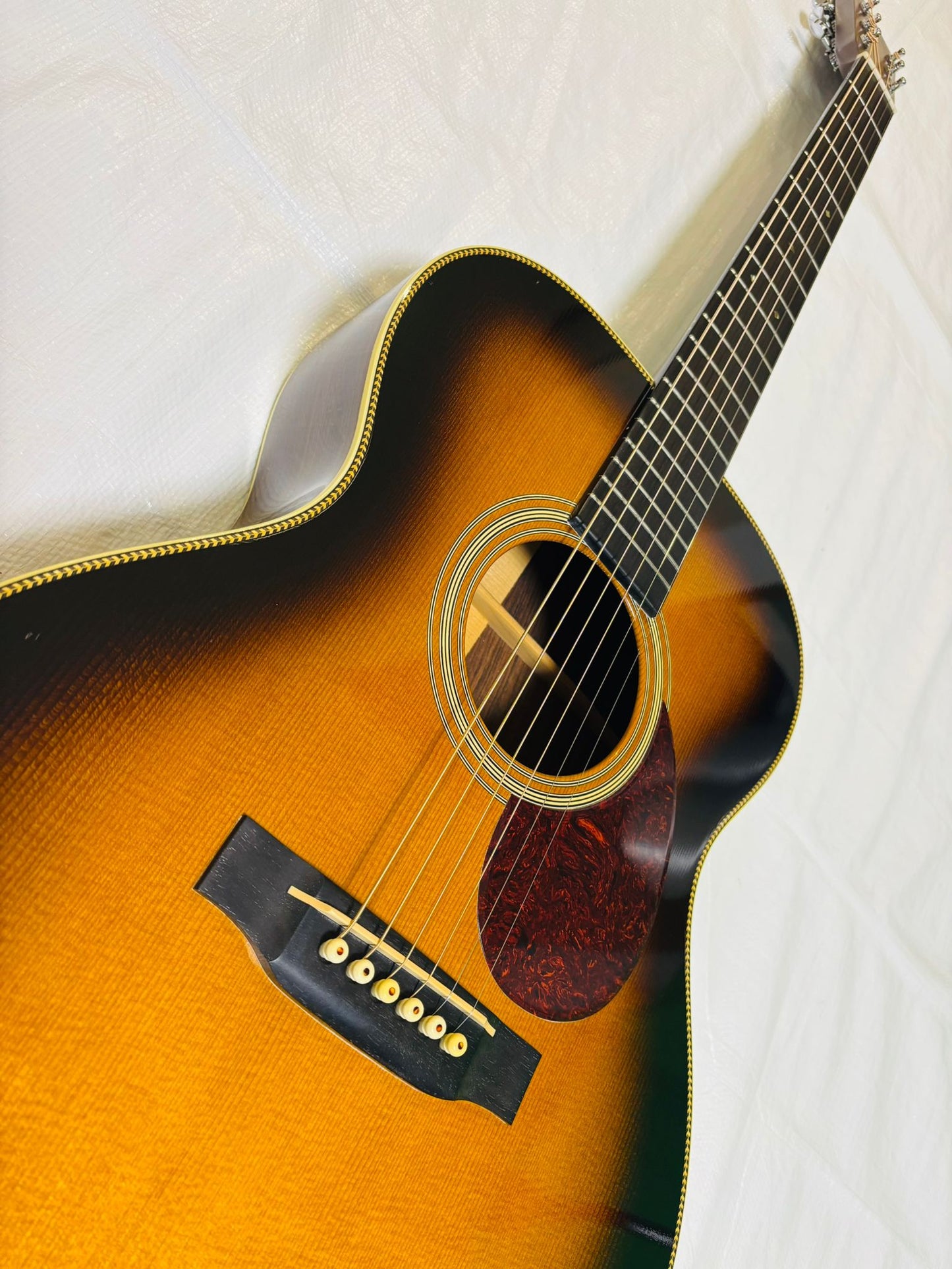Martin OM-28V Vintage Series Sunburst (Pre-owned) 2000