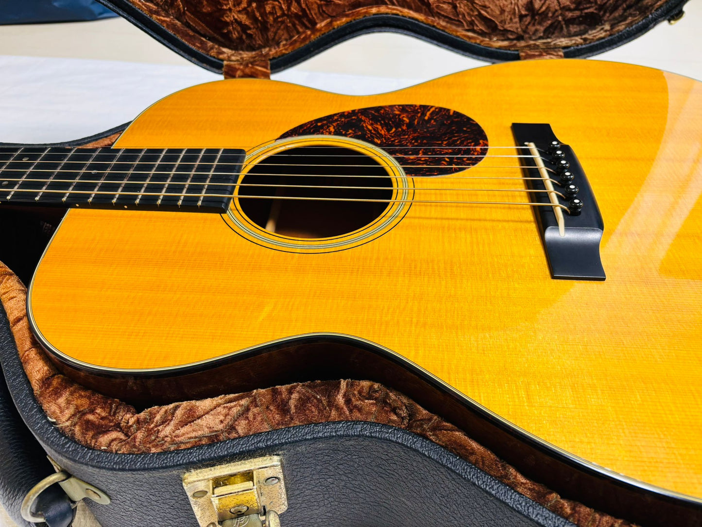 Martin OM-18V (pre-owned) acoustic guitar 2004