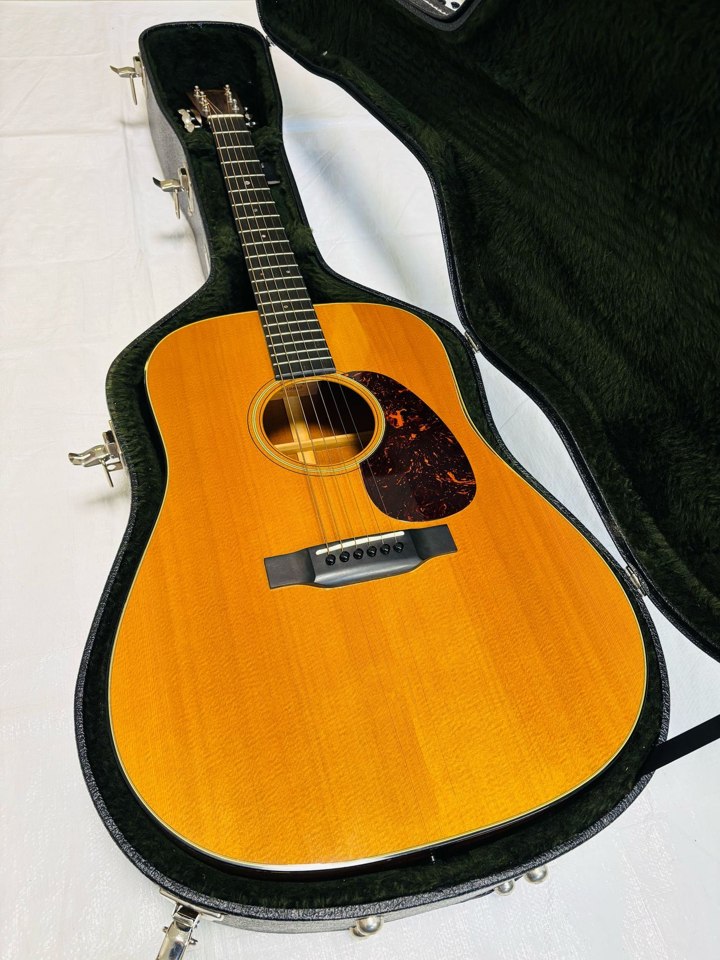 Martin D-18 custom shop acoustic guitar (Pre-owned) 2018