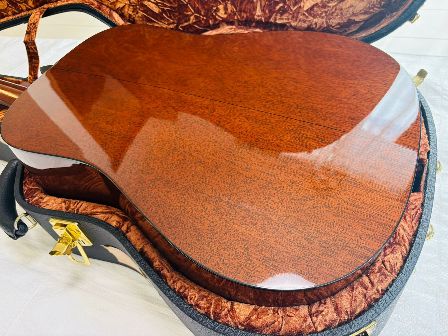 Martin D-18GE Golden Era 2004 – Adirondack & Mahogany Powerhouse