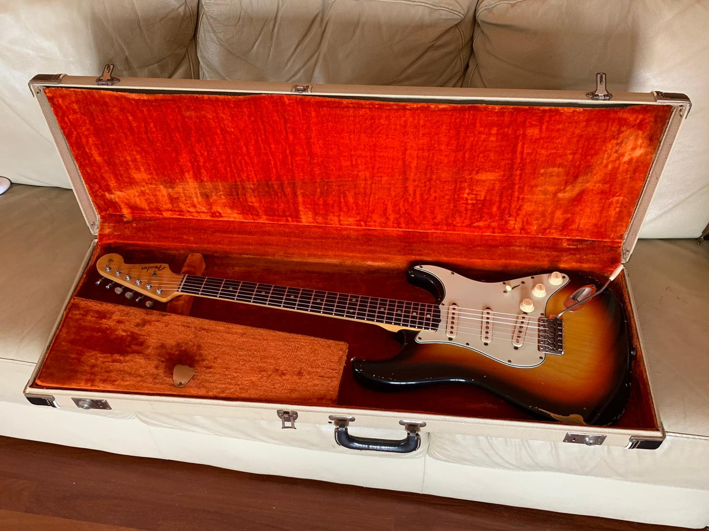 1963 Original Fender Stratocaster (Pre CBS) refinished - White case