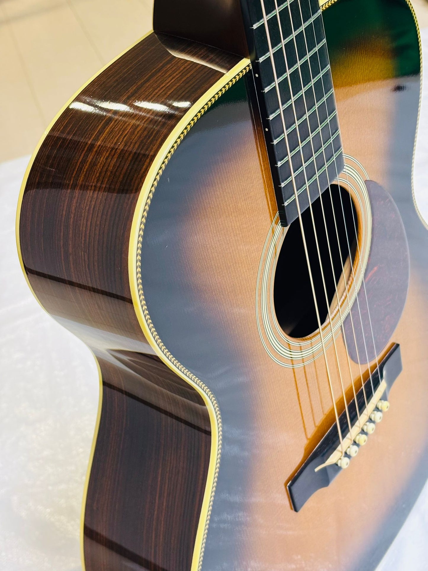 Martin OM-28V Vintage Series Sunburst (Pre-owned) 2000