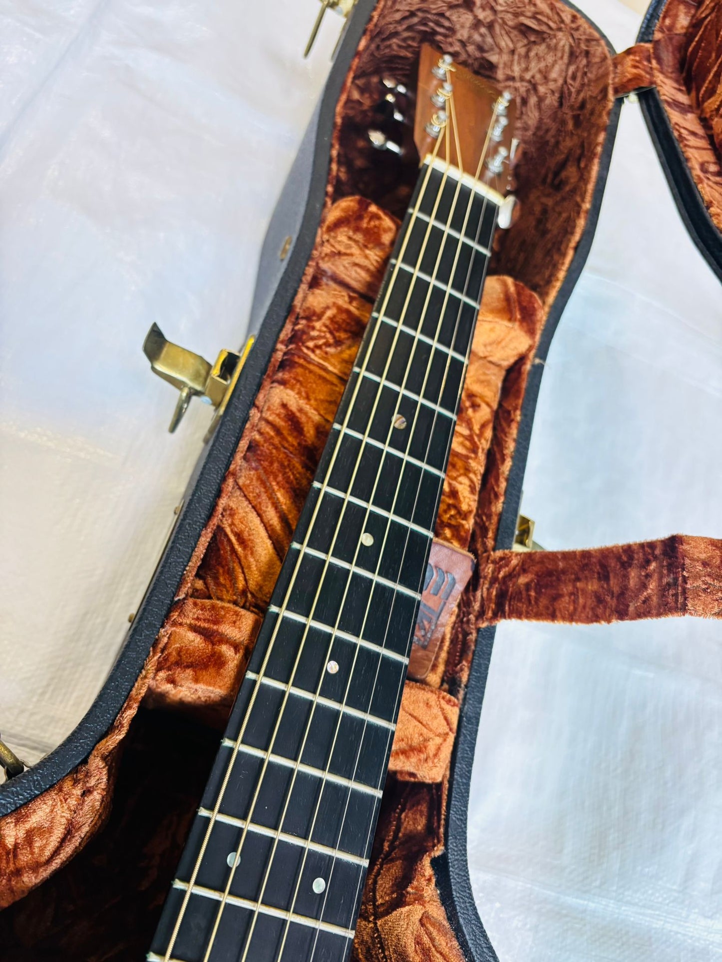 Martin D-18GE Golden Era 2004 – Adirondack & Mahogany Powerhouse